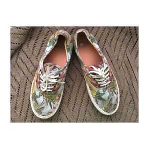 VINTAGE Vans Off The Wall w/Floral Art Design